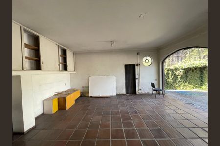Casa à venda com 367m², 5 quartos e 2 vagas Casa à venda com 367m², 5 quartos e 2 vagasÁrea comum