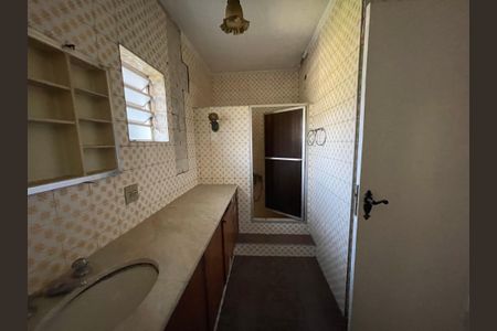 Casa à venda com 367m², 5 quartos e 2 vagas Casa à venda com 367m², 5 quartos e 2 vagasBanheiro 2