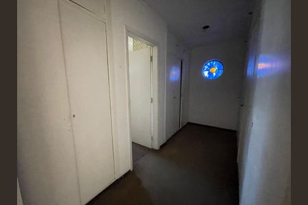 Casa à venda com 367m², 5 quartos e 2 vagas Casa à venda com 367m², 5 quartos e 2 vagasQuarto 2