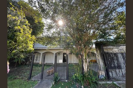 Casa à venda com 367m², 5 quartos e 2 vagas Casa à venda com 367m², 5 quartos e 2 vagasFachada