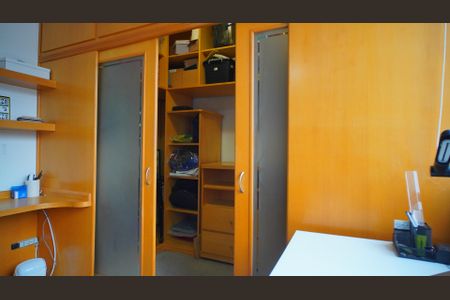 Apartamento à venda com 75m², 3 quartos e 1 vaga Apartamento à venda com 75m², 3 quartos e 1 vagaQuarto 2 closet