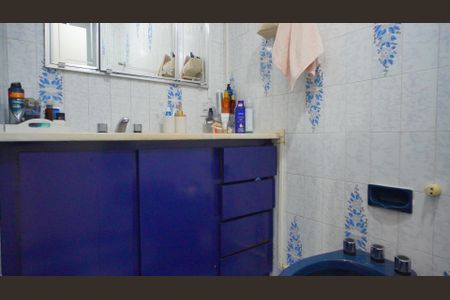 Banheiro  de apartamento à venda com 3 quartos, 75m² em Floresta, Porto Alegre
