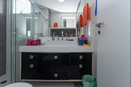 Apartamento à venda com 100m², 2 quartos e 2 vagasBanheiro da Suíte 1