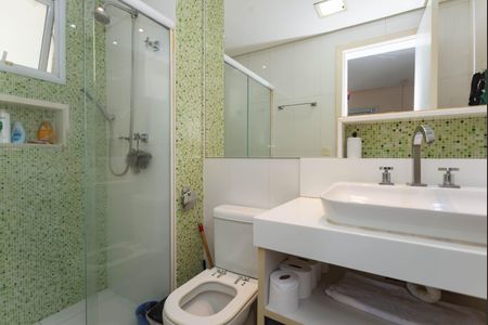 Apartamento à venda com 100m², 2 quartos e 2 vagasBanheiro da Suíte 2