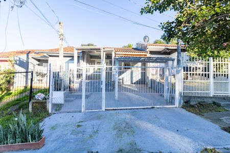 Casa à venda com 80m², 2 quartos e 1 vaga Casa à venda com 80m², 2 quartos e 1 vagaFachada