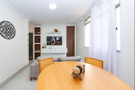 Apartamento à venda com 65m², 2 quartos e 1 vagaSala