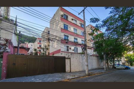 Apartamento à venda com 70m², 3 quartos e sem vaga Apartamento à venda com 70m², 3 quartos e sem vagaFachada e portaria
