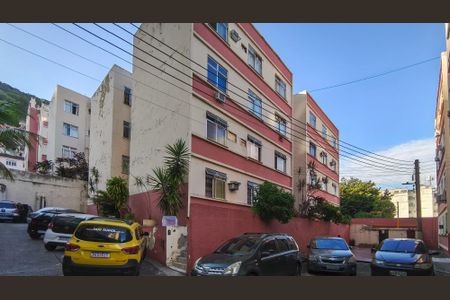 Apartamento à venda com 70m², 3 quartos e sem vaga Apartamento à venda com 70m², 3 quartos e sem vagaFachada e portaria