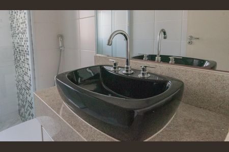 Apartamento à venda com 80m², 3 quartos e 2 vagasBanheiro