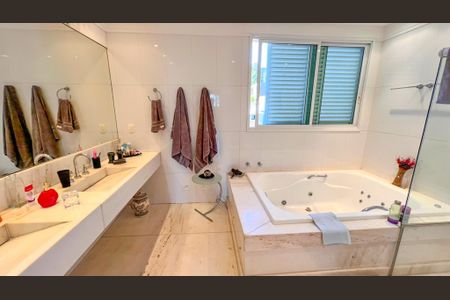 Casa de condomínio à venda com 400m², 5 quartos e 2 vagasBanheiro da Suíte 2