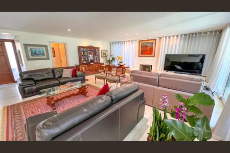 Casa de condomínio à venda com 400m², 5 quartos e 2 vagasSala