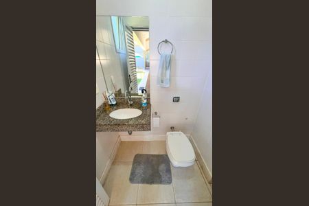 Casa de condomínio à venda com 400m², 5 quartos e 2 vagasBanheiro de Serviço