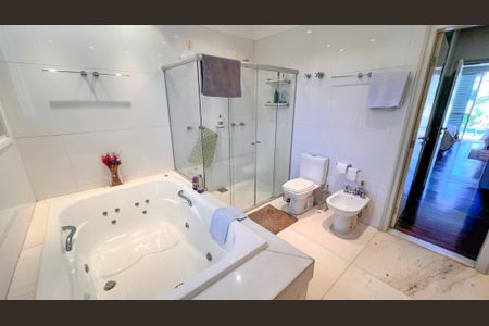 Casa de condomínio à venda com 400m², 5 quartos e 2 vagasBanheiro da Suíte 2