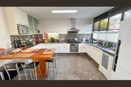 Casa de condomínio à venda com 400m², 5 quartos e 2 vagasCozinha