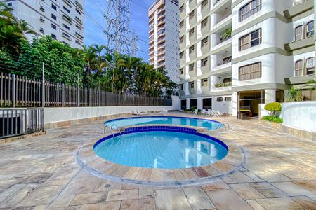 Apartamento à venda com 220m², 3 quartos e 2 vagasÁrea comum - Piscina