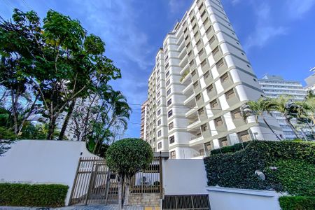 Apartamento à venda com 220m², 3 quartos e 2 vagasFachada
