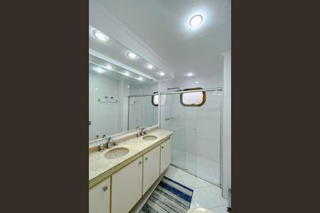 Apartamento à venda com 220m², 3 quartos e 2 vagasBanheiro da Suíte