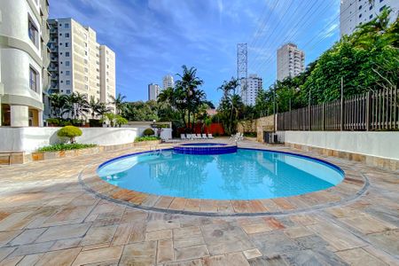 Apartamento à venda com 220m², 3 quartos e 2 vagasÁrea comum - Piscina