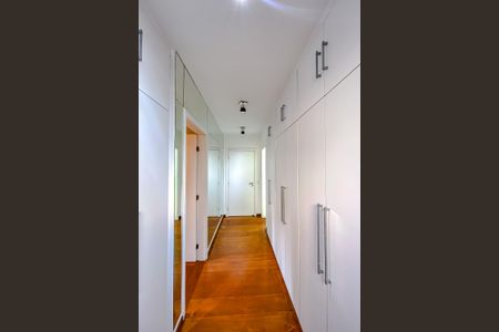 Apartamento à venda com 220m², 3 quartos e 2 vagasSuíte