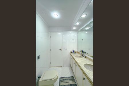 Apartamento à venda com 220m², 3 quartos e 2 vagasBanheiro da Suíte