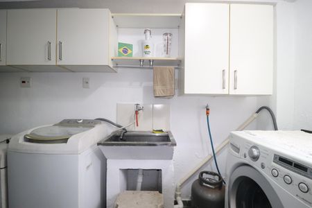 Casa à venda com 348m², 3 quartos e 12 vagasCasa 2 - Àrea de serviço