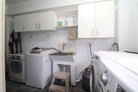 Casa à venda com 348m², 3 quartos e 12 vagasCasa 2 - Àrea de serviço