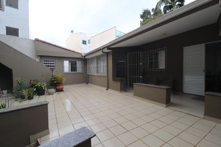 Casa à venda com 348m², 3 quartos e 12 vagasQuintal