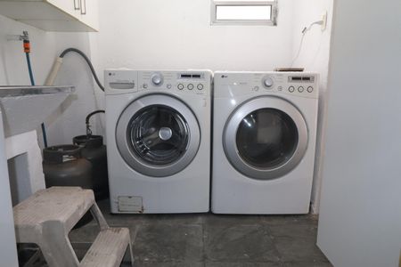 Casa à venda com 348m², 3 quartos e 12 vagasCasa 2 - Àrea de serviço