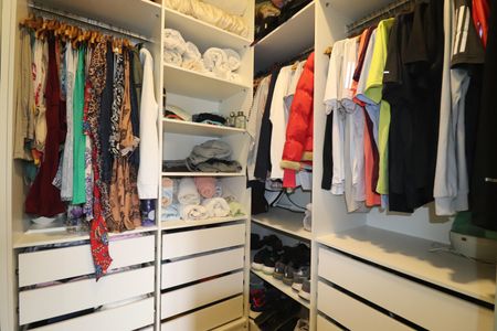 Casa à venda com 348m², 3 quartos e 12 vagasCasa 2 - Quarto 1 closet