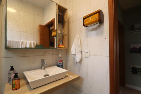 Casa à venda com 348m², 3 quartos e 12 vagasCasa 2 - Banheiro