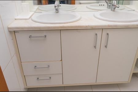 Apartamento para alugar com 164m², 4 quartos e 3 vagasBanheiro da Suíte 2