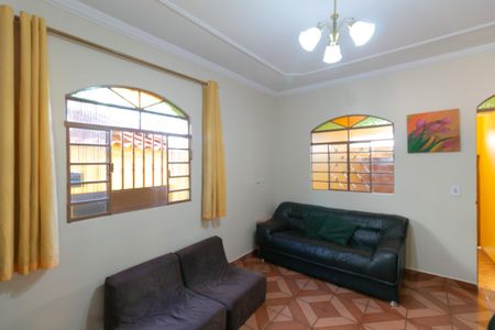 Casa à venda com 360m², 4 quartos e 2 vagasSala