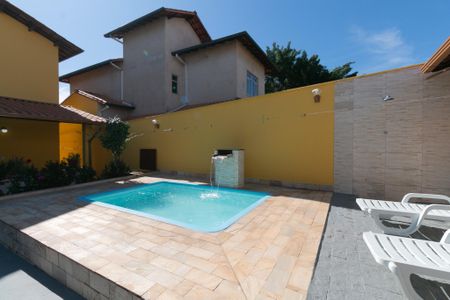 Casa à venda com 360m², 4 quartos e 2 vagasÁrea comum - Piscina