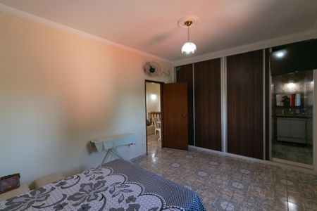 Casa à venda com 360m², 4 quartos e 2 vagasSuíte
