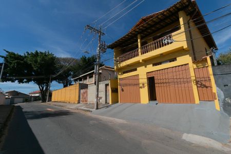 Casa à venda com 360m², 4 quartos e 2 vagasFachada