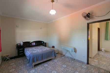 Casa à venda com 360m², 4 quartos e 2 vagasSuíte