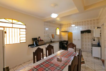 Casa à venda com 360m², 4 quartos e 2 vagasCozinha