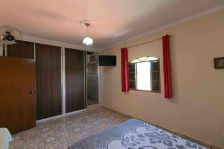 Casa à venda com 360m², 4 quartos e 2 vagasSuíte