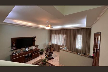 Casa à venda com 210m², 3 quartos e 2 vagas