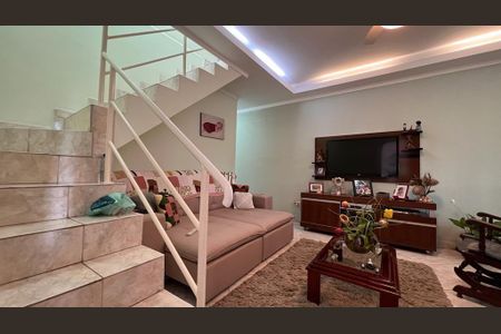 Casa à venda com 210m², 3 quartos e 2 vagas