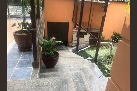 Casa à venda com 790m², 5 quartos e 4 vagas