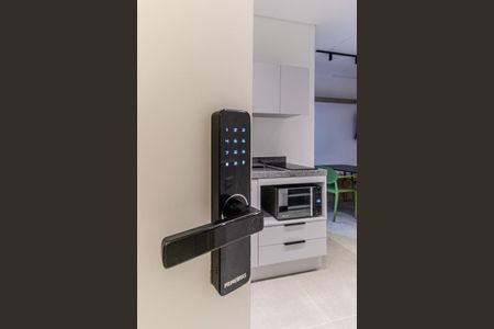 Studio para alugar com 30m², 1 quarto e 1 vaga Studio para alugar com 30m², 1 quarto e 1 vagaDetalhe - Fechadura Eletrônica