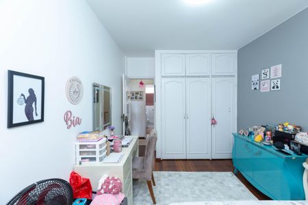 Apartamento à venda com 200m², 4 quartos e 3 vagasQuarto 2