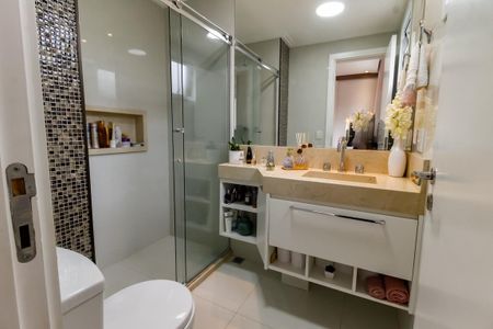 Apartamento à venda com 94m², 2 quartos e 2 vagasBanheiro da Suíte 2