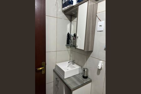 Banheiro de apartamento à venda com 3 quartos, 68m² em Menino Deus, Porto Alegre