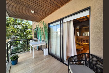 Apartamento à venda com 76m², 2 quartos e 2 vagas Apartamento à venda com 76m², 2 quartos e 2 vagasVaranda