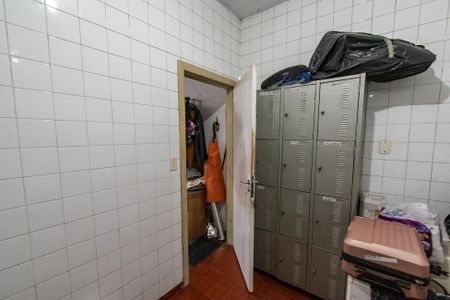 Casa à venda com 430m², 6 quartos e 6 vagas Casa à venda com 430m², 6 quartos e 6 vagasBanheiro de Serviço