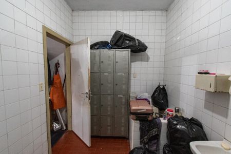 Casa à venda com 430m², 6 quartos e 6 vagas Casa à venda com 430m², 6 quartos e 6 vagasBanheiro de Serviço