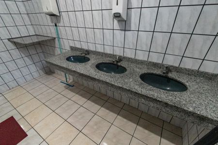 Casa à venda com 430m², 6 quartos e 6 vagas Casa à venda com 430m², 6 quartos e 6 vagasBanheiro