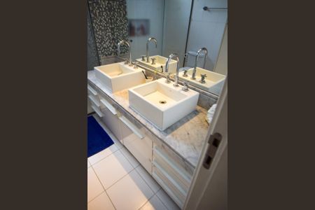 Apartamento à venda com 192m², 3 quartos e 2 vagasBanheiro 2